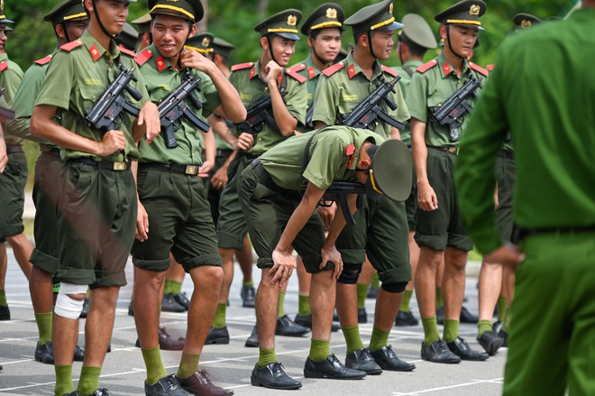 Những 'bông hoa thép' luyện tập dưới nắng nóng thao trường, chuẩn bị cho sự kiện A80- Ảnh 10. Những 'bông hoa thép' luyện tập dưới nắng nóng thao trường, chuẩn bị cho sự kiện A80- Ảnh 10.