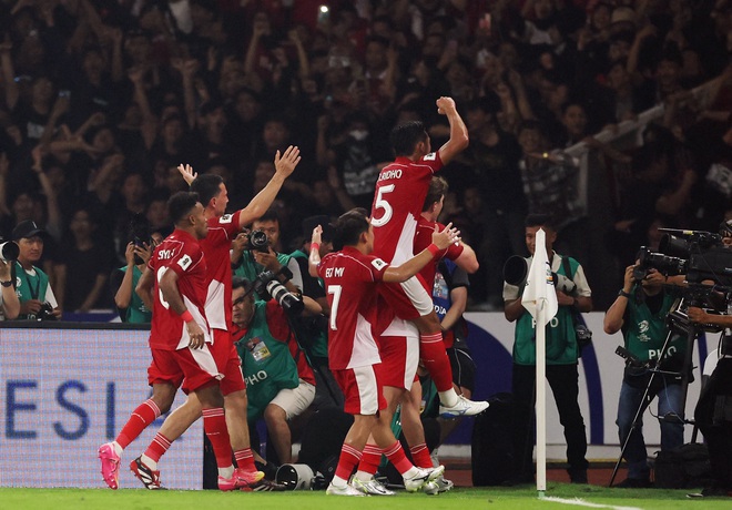 Trung Quốc thua cay đắng trên chấm phạt đền, Indonesia nuôi hy vọng mong manh đến World Cup 2026- Ảnh 2.