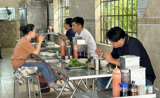 Nhiều quán phở nổi tiếng TP.HCM vừa được Michelin vinh danh: Có quán 'ruột' của bạn không? - Ảnh 8.