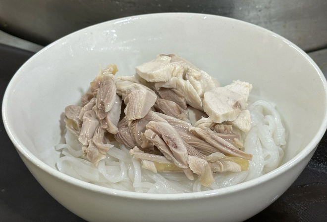 Nhiều quán phở nổi tiếng TP.HCM vừa được Michelin vinh danh: Có quán 'ruột' của bạn không? - Ảnh 10.