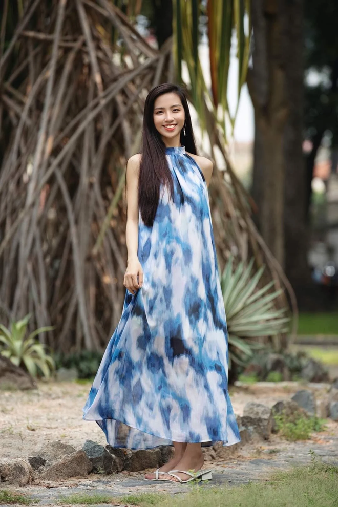 Đầm suông cổ yếm tạo nét mềm mại cho quý cô thời thượng - Ảnh 8.
