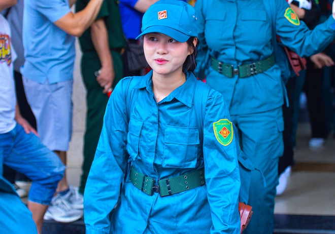 Thiếu uý hoãn cưới và nụ cười tỏa nắng của những nữ chiến sĩ từ Nam ra Hà Nội- Ảnh 10. Thiếu uý hoãn cưới và nụ cười tỏa nắng của những nữ chiến sĩ từ Nam ra Hà Nội- Ảnh 10.