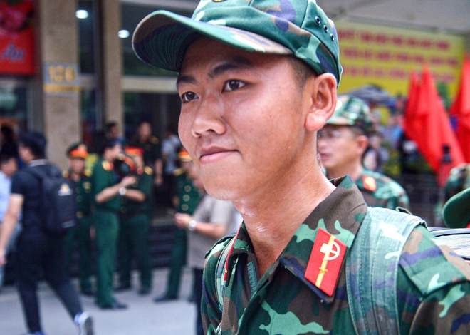 Nữ sinh tìm được bạn trai trong hàng trăm chiến sĩ ra Hà Nội thực hiện nhiệm vụ A80- Ảnh 7. Nữ sinh tìm được bạn trai trong hàng trăm chiến sĩ ra Hà Nội thực hiện nhiệm vụ A80- Ảnh 7.