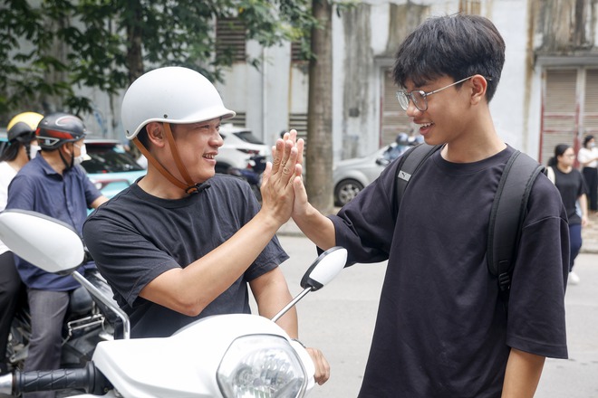Hơn 103.000 học sinh Hà Nội làm thủ tục thi vào lớp 10- Ảnh 7.