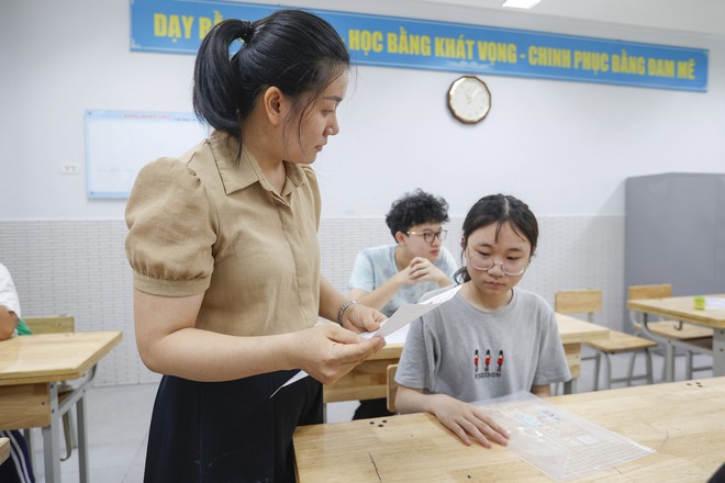 Hơn 103.000 học sinh Hà Nội làm thủ tục thi vào lớp 10- Ảnh 4.