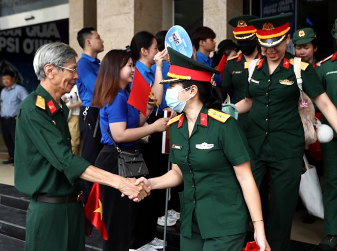 Cựu chiến binh bắt tay, chào điều lệnh từng chiến sĩ làm nhiệm vụ A80- Ảnh 4.