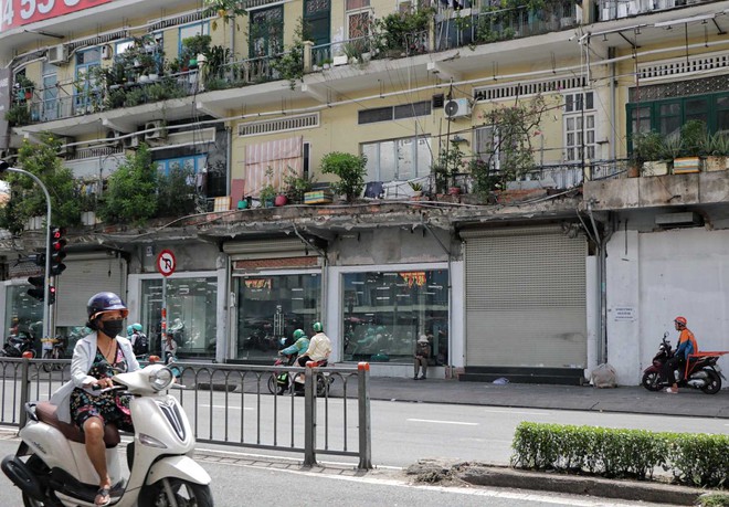 Mặt bằng bỏ trống ở nhiều con đường sầm uất tại TP.HCM, chi chít bảng cho thuê - Ảnh 8.