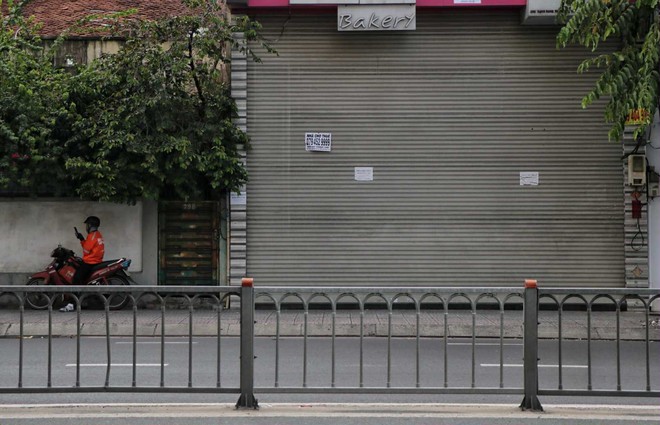 Mặt bằng bỏ trống ở nhiều con đường sầm uất tại TP.HCM, chi chít bảng cho thuê - Ảnh 7.