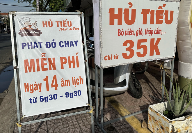 Phường mới ở TP.HCM: 'Thấy l&agrave; thương' những bảng th&ocirc;ng b&aacute;o miễn ph&iacute;, nghĩa t&igrave;nh, h&agrave;o sảng - Ảnh 7.