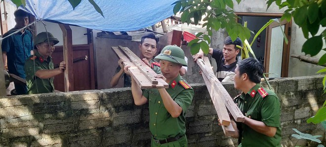 Di dời khẩn cấp người dân ra khỏi khu vực 'hố tử thần' ở Phú Thọ- Ảnh 4. Di dời khẩn cấp người dân ra khỏi khu vực 'hố tử thần' ở Phú Thọ- Ảnh 4.