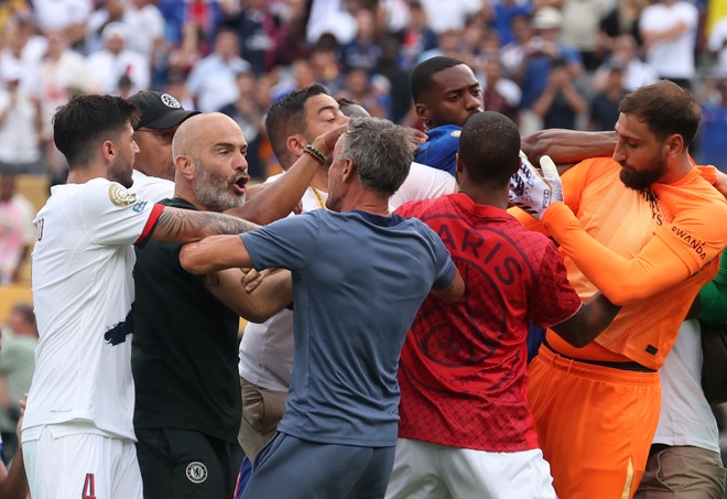 PSG thua đau chung kết, HLV Enrique tát vào mặt tiền đạo Chelsea: Chuyện gì đã xảy ra