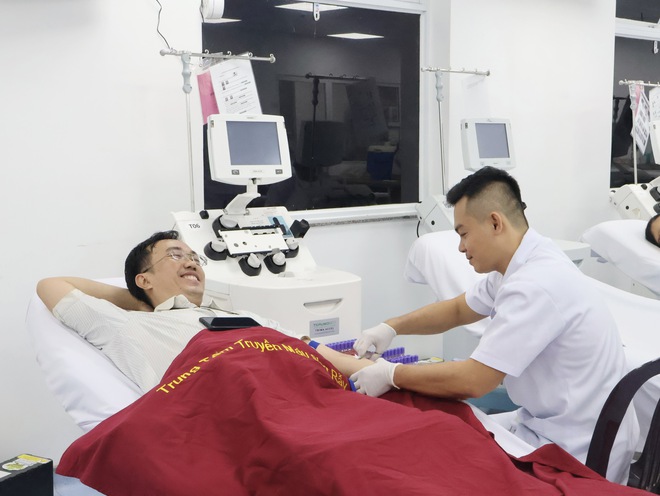 Thiếu nguồn máu dự trữ, TP.HCM đẩy mạnh khôi phục mạng lưới hiến máu cơ sở- Ảnh 2. Thiếu nguồn máu dự trữ, TP.HCM đẩy mạnh khôi phục mạng lưới hiến máu cơ sở- Ảnh 2.