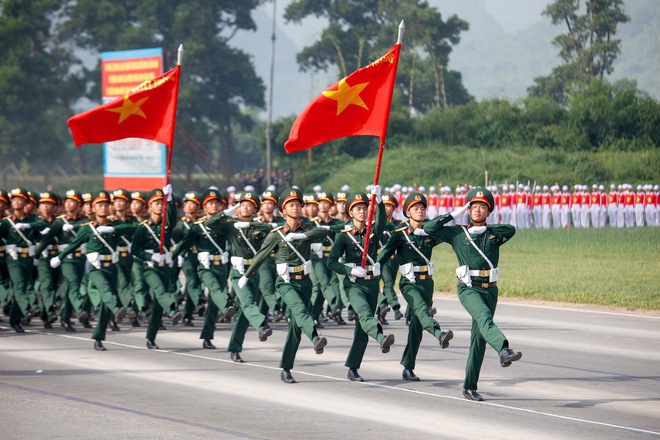 Mãn nhãn buổi diễu binh 15 . 000 Chiến sĩ công an và quân đội hợp luyện - Ảnh 10. Mãn nhãn buổi diễu binh 15 . 000 Chiến sĩ công an và quân đội hợp luyện - Ảnh 10.
