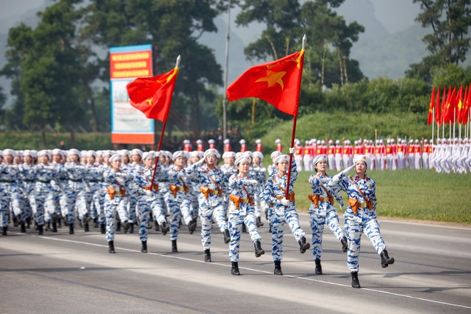 Mãn nhãn buổi diễu binh 15 . 000 Chiến sĩ công an và quân đội hợp luyện - Ảnh 6. Mãn nhãn buổi diễu binh 15 . 000 Chiến sĩ công an và quân đội hợp luyện - Ảnh 6.