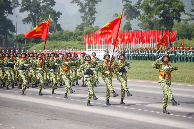 Mãn nhãn buổi diễu binh 15 . 000 Chiến sĩ công an và quân đội hợp luyện - Ảnh 7. Mãn nhãn buổi diễu binh 15 . 000 Chiến sĩ công an và quân đội hợp luyện - Ảnh 7.