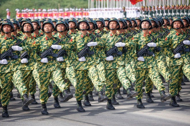 Mãn nhãn buổi diễu binh 15 . 000 Chiến sĩ công an và quân đội hợp luyện - Ảnh 8. Mãn nhãn buổi diễu binh 15 . 000 Chiến sĩ công an và quân đội hợp luyện - Ảnh 8.