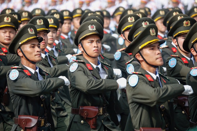 Mãn nhãn buổi diễu binh 15 . 000 Chiến sĩ công an và quân đội hợp luyện - Ảnh 27. Mãn nhãn buổi diễu binh 15 . 000 Chiến sĩ công an và quân đội hợp luyện - Ảnh 27.