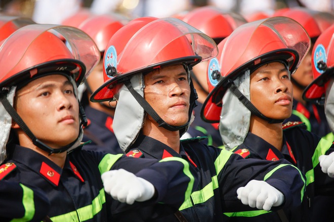 Mãn nhãn buổi diễu binh 15 . 000 Chiến sĩ công an và quân đội hợp luyện - Ảnh 26. Mãn nhãn buổi diễu binh 15 . 000 Chiến sĩ công an và quân đội hợp luyện - Ảnh 26.