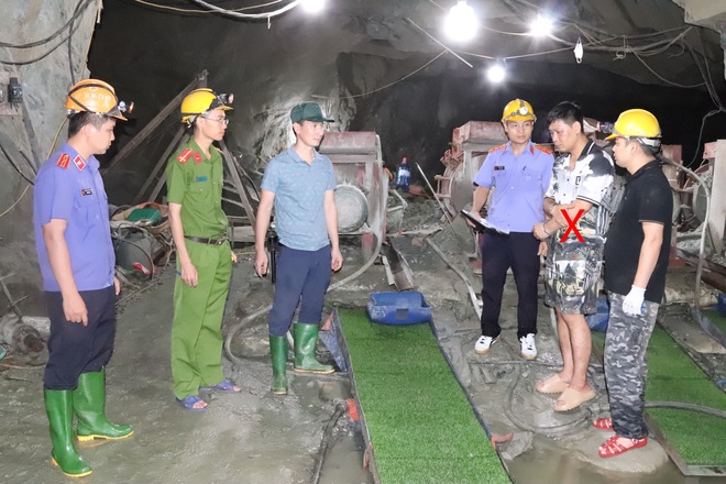 Bắt gần 60 người khai thác vàng trái phép ở Sơn La với số vàng trị giá 4 tỉ đồng - Ảnh 4. Bắt gần 60 người khai thác vàng trái phép ở Sơn La với số vàng trị giá 4 tỉ đồng - Ảnh 4.
