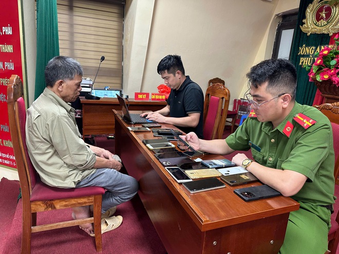 Bắt gần 60 người khai thác vàng trái phép ở Sơn La với số vàng trị giá 4 tỉ đồng - Ảnh 2. Bắt gần 60 người khai thác vàng trái phép ở Sơn La với số vàng trị giá 4 tỉ đồng - Ảnh 2.