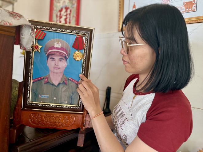 Liệt sĩ Nguyễn Phạm Thành Nhân và đứa con chưa kịp gọi tiếng 'ba' - Ảnh 4.