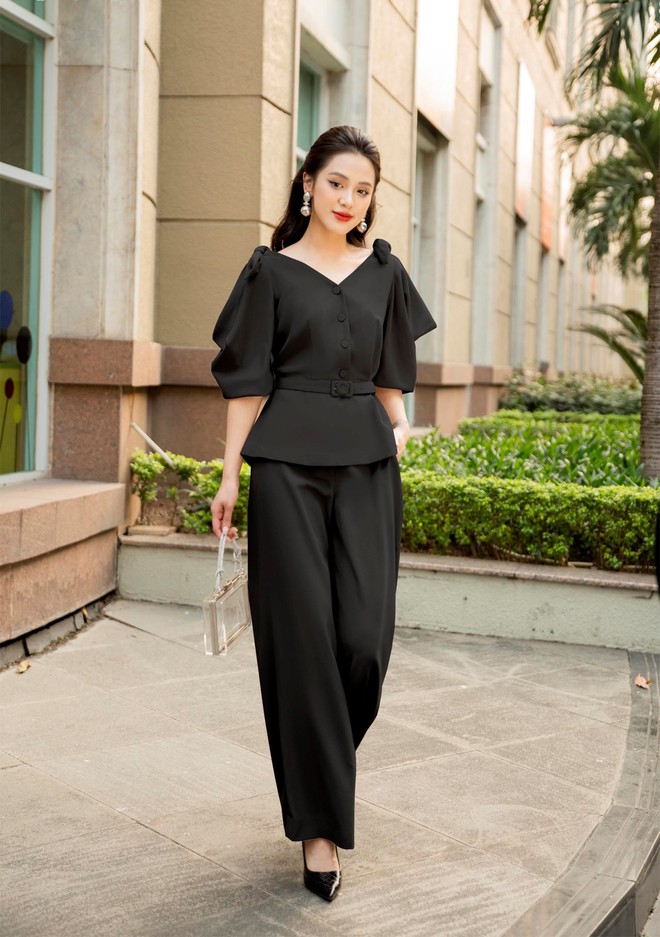 Nâng tầm phong thái công sở với áo peplum- Ảnh 3. Nâng tầm phong thái công sở với áo peplum- Ảnh 3.