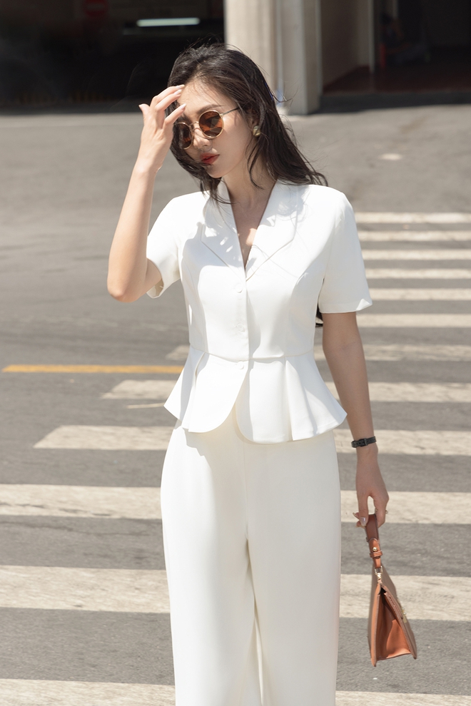 Nâng tầm phong thái công sở với áo peplum- Ảnh 8. Nâng tầm phong thái công sở với áo peplum- Ảnh 8.