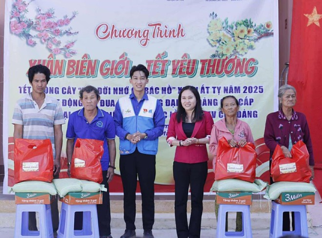 Chàng trai gen Z cùng hành trình gieo nắng sưởi ấm cho đời - Ảnh 3.
