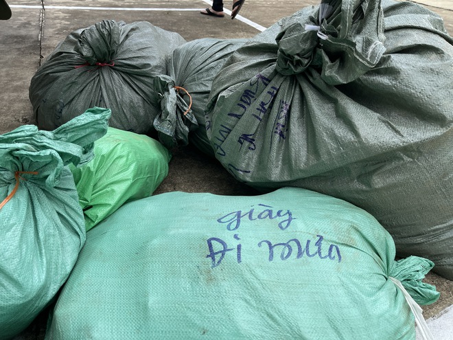 “Chuyến xe 0 đồng” gửi yêu thương đến bà con vùng lũ Nghệ An- Ảnh 6.