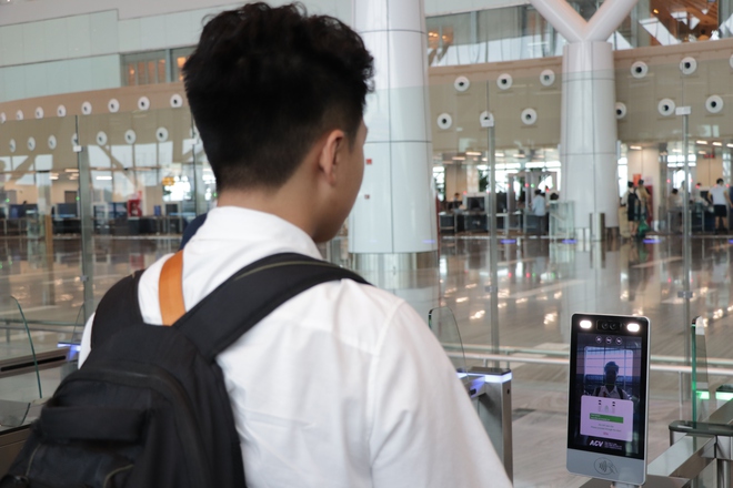 Đi máy bay bằng VNeID và sinh trắc học: 'Không sợ quên giấy tờ' - Ảnh 4.