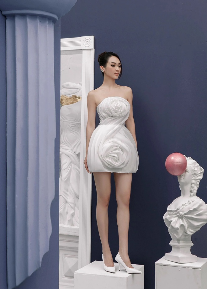 Váy cúp ngực tôn vinh nét đẹp hiện đại và khí chất thanh lịch của nàng - Ảnh 1.