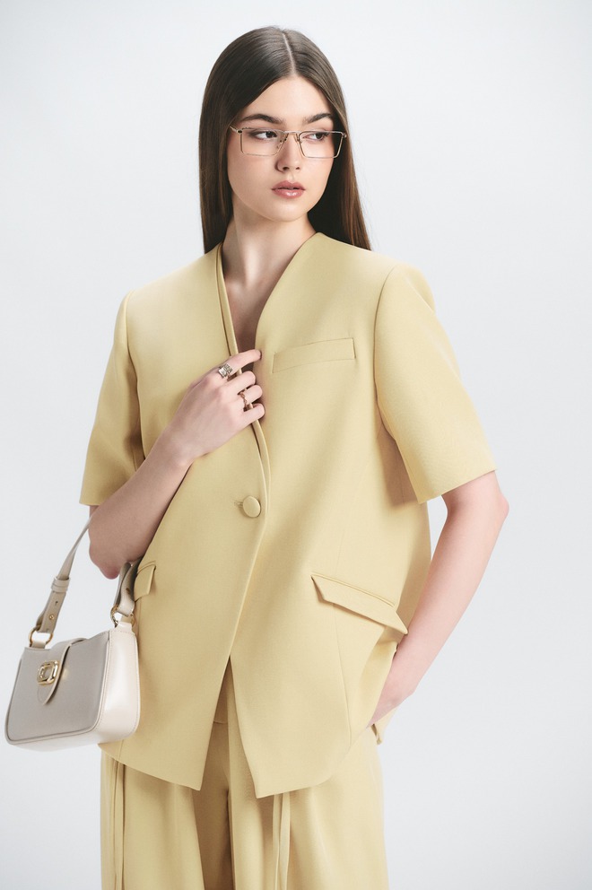 Blazer và chân váy dài - bộ đôi 'high fashion' của mùa thu Blazer và chân váy dài – bộ đôi
