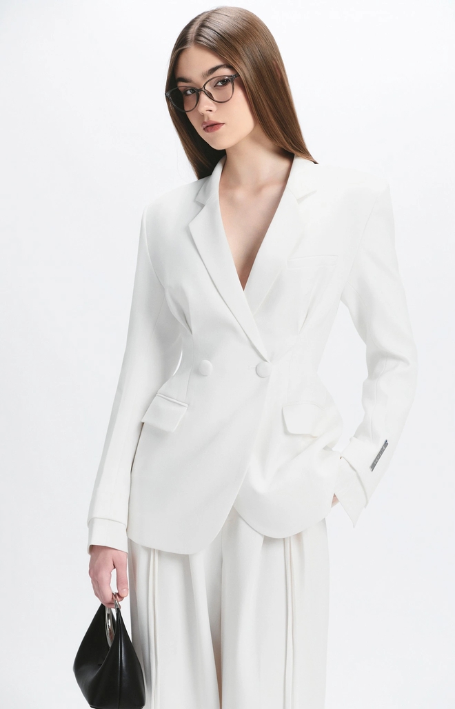 Blazer và chân váy dài - bộ đôi 'high fashion' của mùa thu Blazer và chân váy dài – bộ đôi