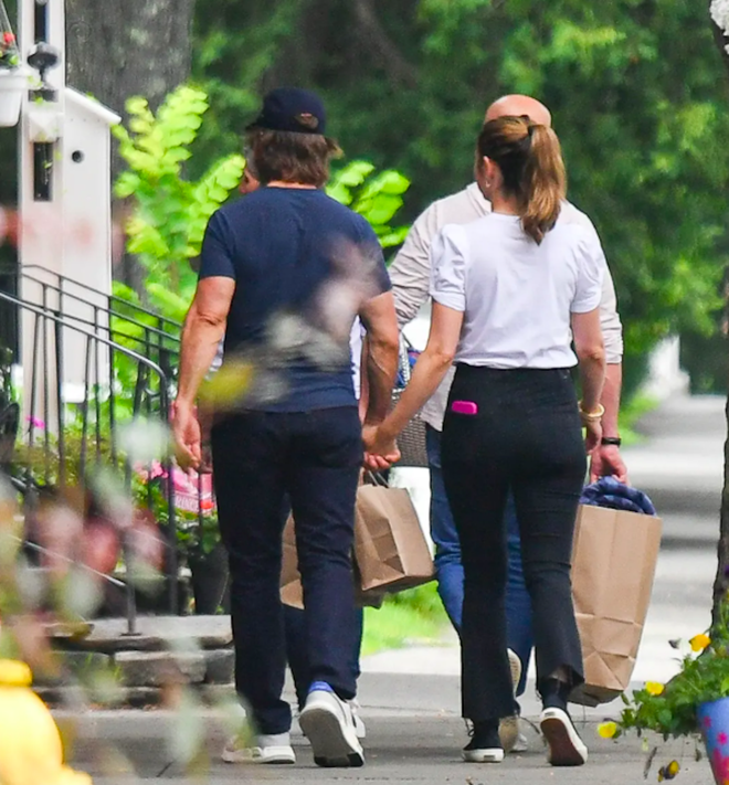 Tom Cruise lộ ảnh 'tay trong tay' Ana De Armas, ngầm xác nhận hẹn hò- Ảnh 2. Tom Cruise lộ ảnh 'tay trong tay' Ana De Armas, ngầm xác nhận hẹn hò- Ảnh 2.