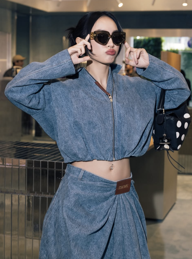Phóng khoáng, cá tính và đầy sức hút với áo khoác denim cổ điển- Ảnh 6. Phóng khoáng, cá tính và đầy sức hút với áo khoác denim cổ điển- Ảnh 6.