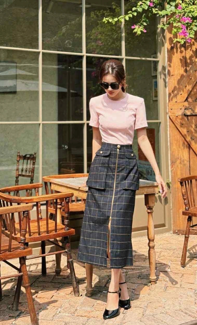 Mách nàng mẹo dùng trang phục vừa chỉn chu vừa thanh lịch- Ảnh 2. Mách nàng mẹo dùng trang phục vừa chỉn chu vừa thanh lịch- Ảnh 2.