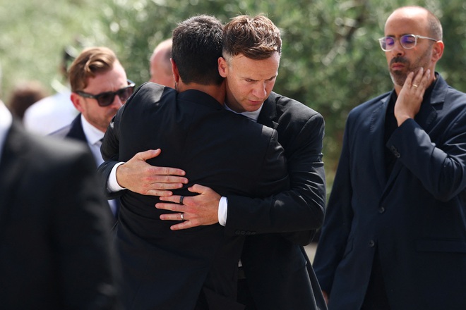 Lý do Ronaldo không dự tang lễ Diogo Jota: 'Anh ấy bị ám ảnh sâu sắc vì...'- Ảnh 5. Lý do Ronaldo không dự tang lễ Diogo Jota: 'Anh ấy bị ám ảnh sâu sắc vì...'- Ảnh 5.