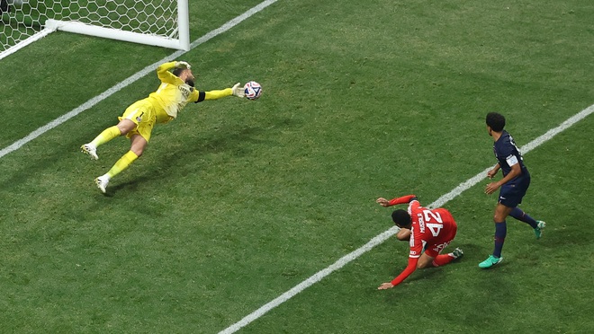 Musiala chấn thương kinh hoàng, Bayern Munich thua cực đau dù PSG bị tận 2 thẻ đỏ- Ảnh 2.