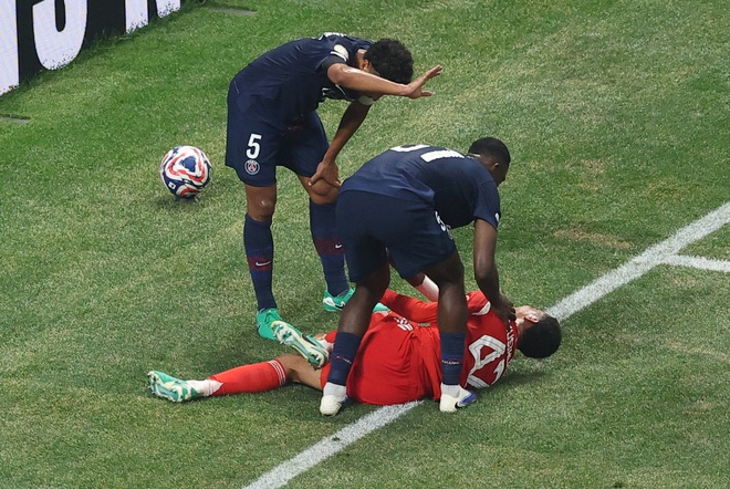 Musiala chấn thương kinh hoàng, Bayern Munich thua cực đau dù PSG bị tận 2 thẻ đỏ- Ảnh 8.