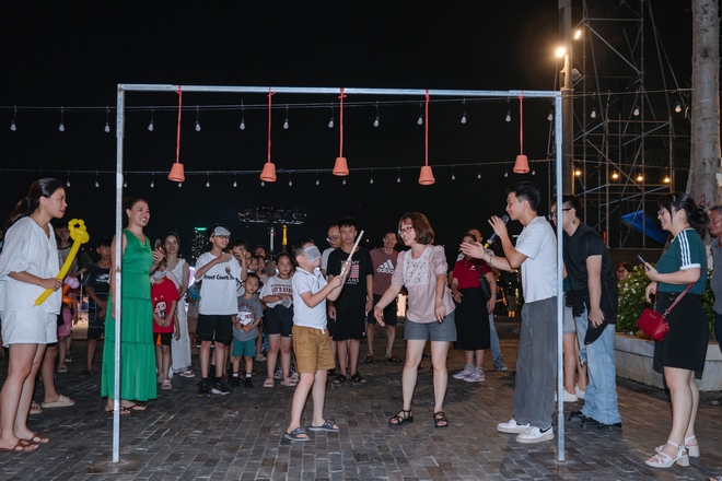 Ngất ngây với 'đại tiệc pháo hoa' rực rỡ bên vịnh Hạ Long- Ảnh 7. Ngất ngây với 'đại tiệc pháo hoa' rực rỡ bên vịnh Hạ Long- Ảnh 7.