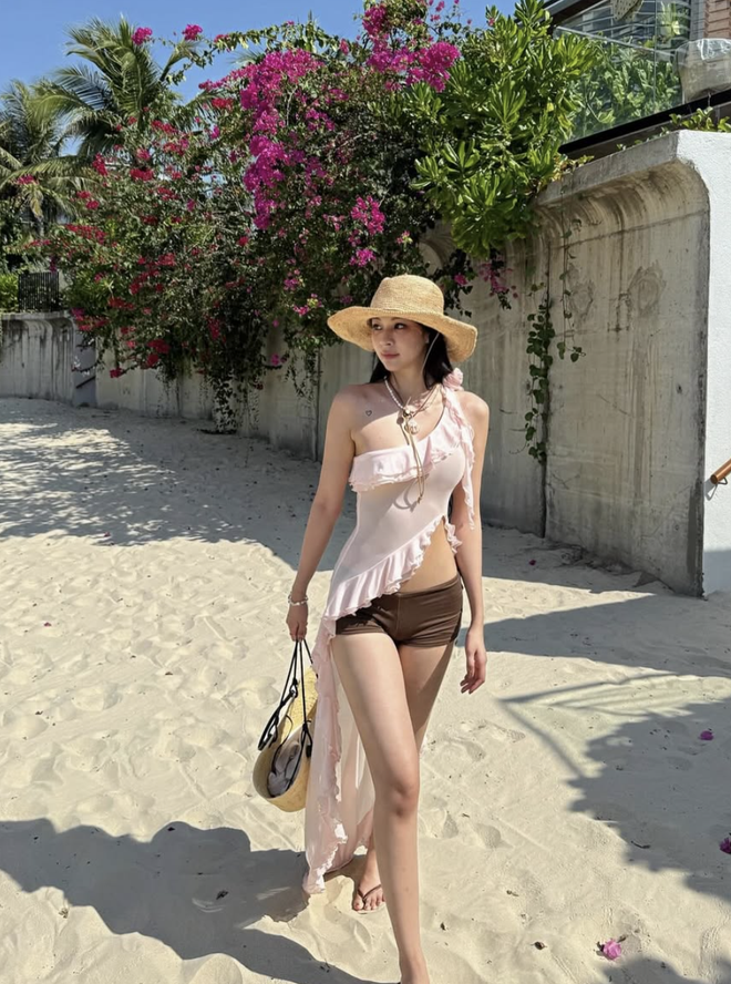 Trang phục màu hồng rực rỡ cho nàng thêm tự tin xuống phố- Ảnh 6. Trang phục màu hồng rực rỡ cho nàng thêm tự tin xuống phố- Ảnh 6.