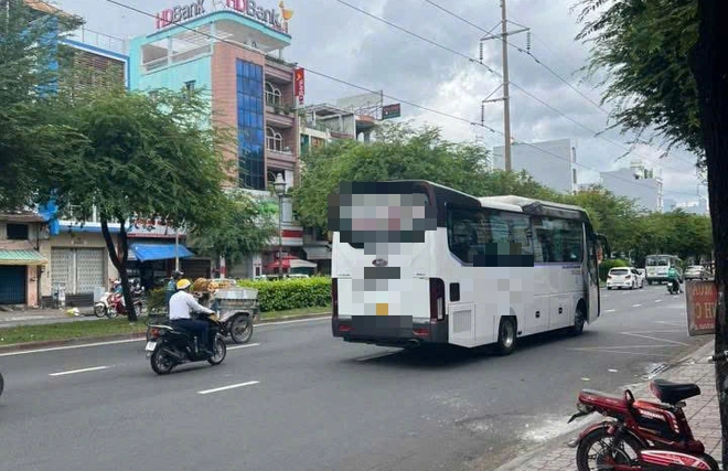 TP.HCM: Xe khách cán tử vong người đàn ông trên đường Hồng Bàng ở phường Bình Tây TP.HCM: Xe khách cán tử vong người đàn ông trên đường Hồng Bàng ở phường Bình Tây