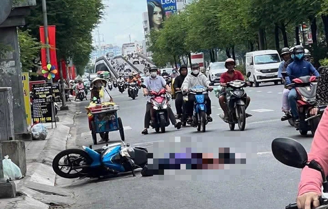 TP.HCM: Xe khách cán tử vong người đàn ông trên đường Hồng Bàng ở phường Bình Tây- Ảnh 2. TP.HCM: Xe khách cán tử vong người đàn ông trên đường Hồng Bàng ở phường Bình Tây- Ảnh 2.
