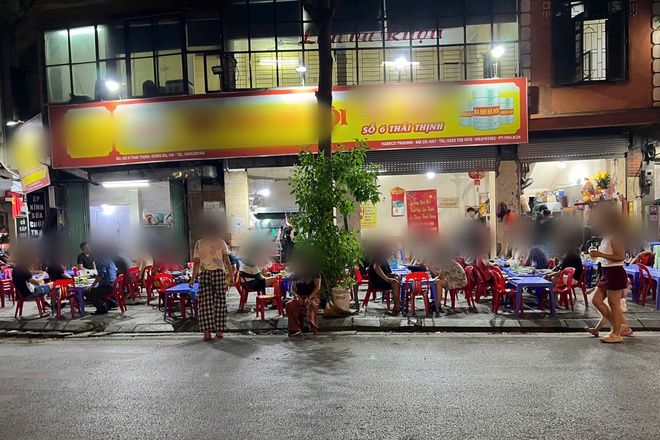 H&agrave;ng qu&aacute;n 'xẻ thịt' vỉa h&egrave; H&agrave; Nội suốt ng&agrave;y đ&ecirc;m- Ảnh 5.