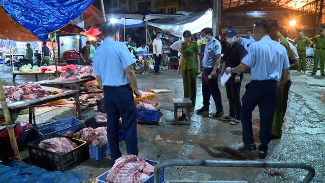 Đường dây giết mổ, tiêu thụ lợn nhiễm bệnh tại Hà Nội- Ảnh 2. Đường dây giết mổ, tiêu thụ lợn nhiễm bệnh tại Hà Nội- Ảnh 2.