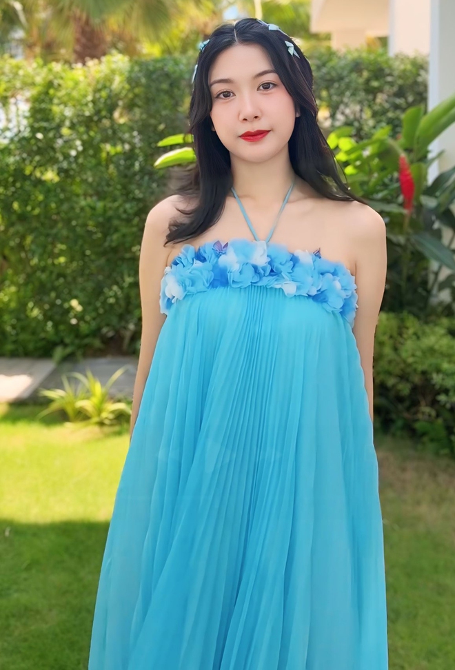 Váy xếp ly, bí quyết cho vẻ ngoài thời thượng đáng sắm nhất mùa này- Ảnh 10. Váy xếp ly, bí quyết cho vẻ ngoài thời thượng đáng sắm nhất mùa này- Ảnh 10.