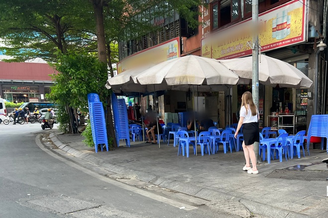 H&agrave;ng qu&aacute;n 'xẻ thịt' vỉa h&egrave; H&agrave; Nội suốt ng&agrave;y đ&ecirc;m- Ảnh 4.