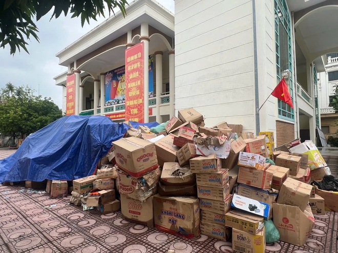 Hơn 50 hộ cá thể ở La Phù tự nguyện giao nộp 25 tấn hàng giả, nhái- Ảnh 2. Hơn 50 hộ cá thể ở La Phù tự nguyện giao nộp 25 tấn hàng giả, nhái- Ảnh 2.