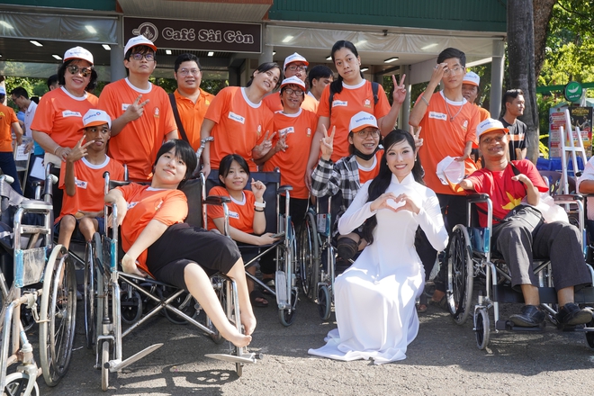 Hơn 5.000 người tham gia đi bộ 'Vì nạn nhân chất độc da cam' - Ảnh 6. Hơn 5.000 người tham gia đi bộ 'Vì nạn nhân chất độc da cam' - Ảnh 6.