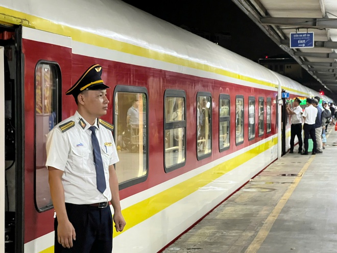 Tàu du lịch chất lượng cao Hà Nội - Đồng Hới chính thức chạy- Ảnh 3. Tàu du lịch chất lượng cao Hà Nội - Đồng Hới chính thức chạy- Ảnh 3.